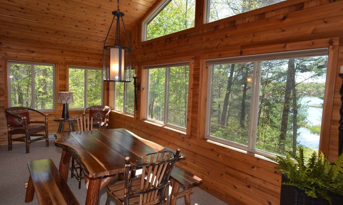 Hayward Cabina | Cabaña muy privada en Upper Twin Lake ... Gran lote ... ¡Excelentes vistas!