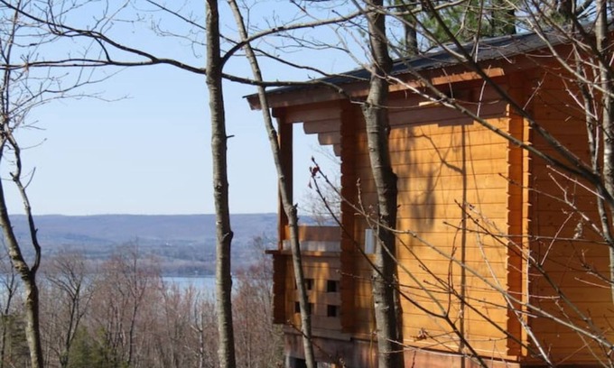 Golden Lake Cabina | Very Private, Secluded, Wildlife, No Neighbors!