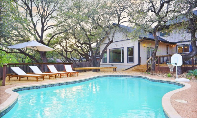 Whispering Oaks Casa | Very Spacious 5-bed w/ Pool, Hot Tub, Mini Golf, Game Room, Playground and More!