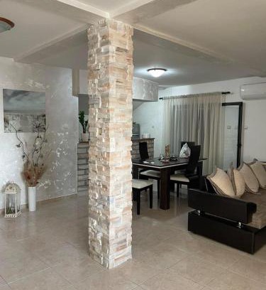 Mrcevac Apartamento | Very Spacious Vrijes Apartment w Balcony