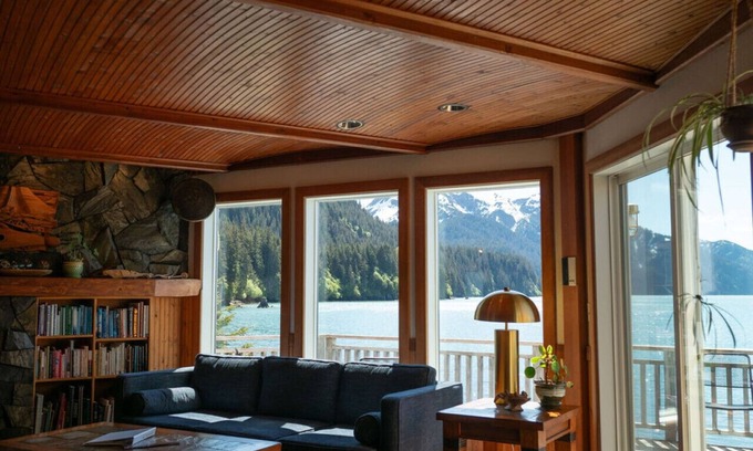Lowell Point Casa | Vessel Beach House - Starboard, Beachfront Retreat Sleeps 6