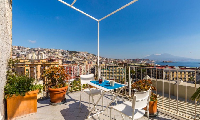 Mergellina Apartamento | Vesuvio Apartment with Sea view