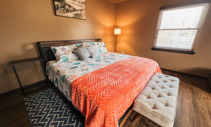 Checotah Casa | Veteran's Vacation Charming 2-bedroom house with WiFi, AC in enchanting Checotah