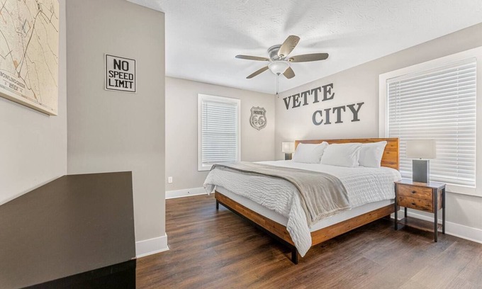 Bowling Green Apartamento | Vette City! 4 Beds/4 Baths + 2 King Beds | BG, KY