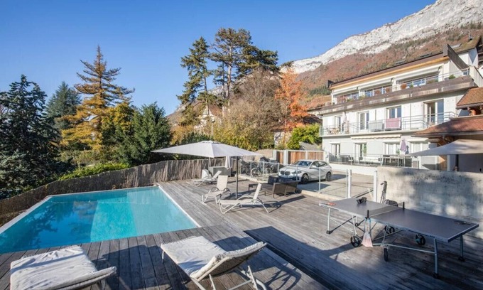 Veyrier-du-Lac Apartamento | VEYRIER centre - Pool and View, Apt contemporain
