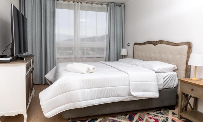 Vina del Mar Apartamento | Viña Retreat - 2BR W/Pool, Wifi & Parking