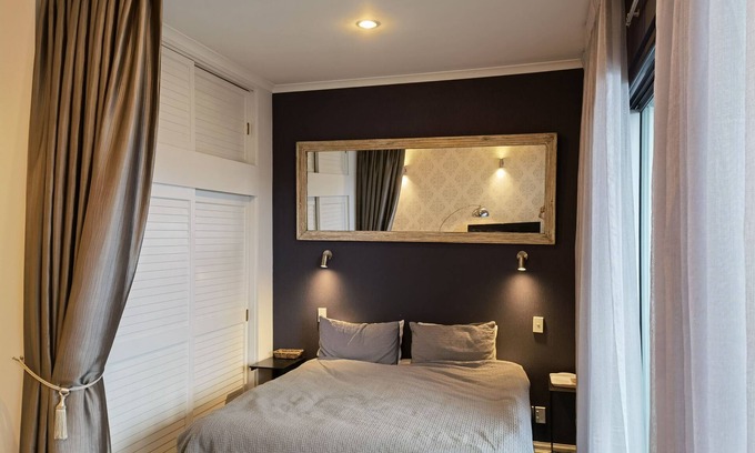 Auckland Central Business District Condominio | Viaduct Apartment With A Balcony!