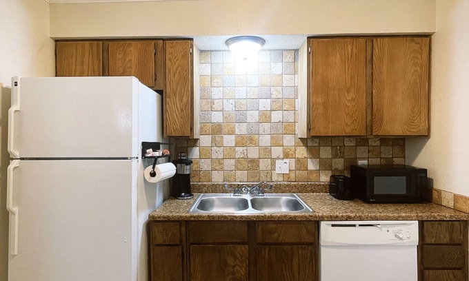 Monahans Apartamento | Vibrant 1BR Apartment, Pet-Friendly!