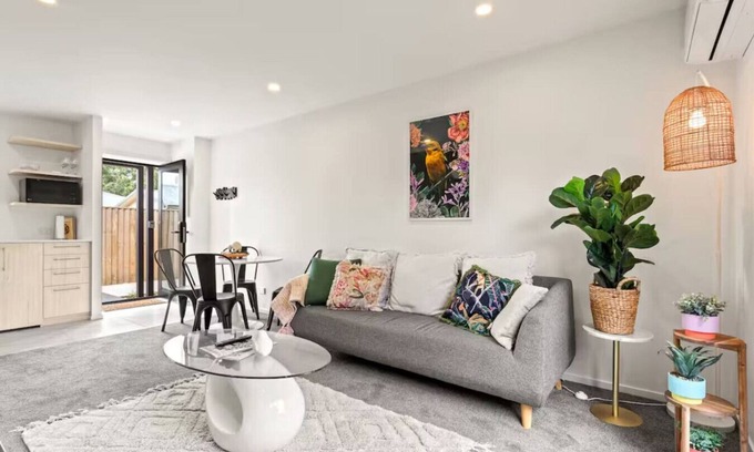 Henderson Casa | Vibrant 2 bed Henderson Abode