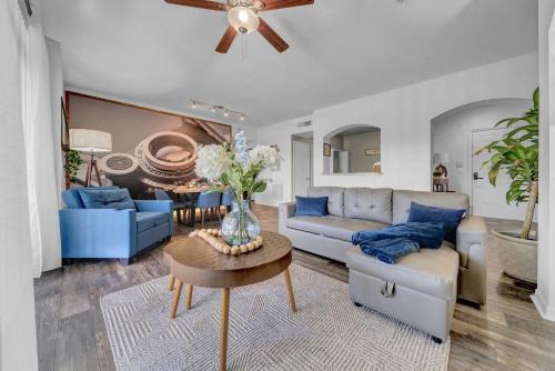 Tampa Apartamento | Vibrant 2br Apt Pool, Jacuzzi, Gym #11