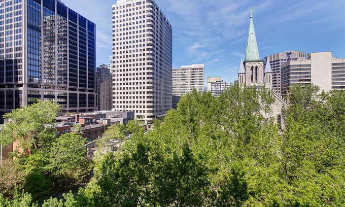 International District Apartamento | Vibrant 2BR, Near Old Montreal w/Hot tub