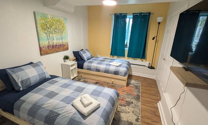 North End Apartamento | Vibrant and Funky Retreat on Fern Lane