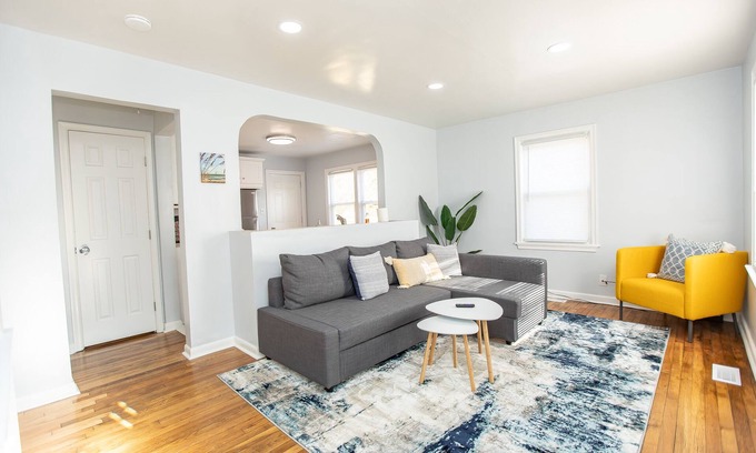 Norfolk Casa | ⭐️Vibrant Beach Bungalow King Bed⭐️