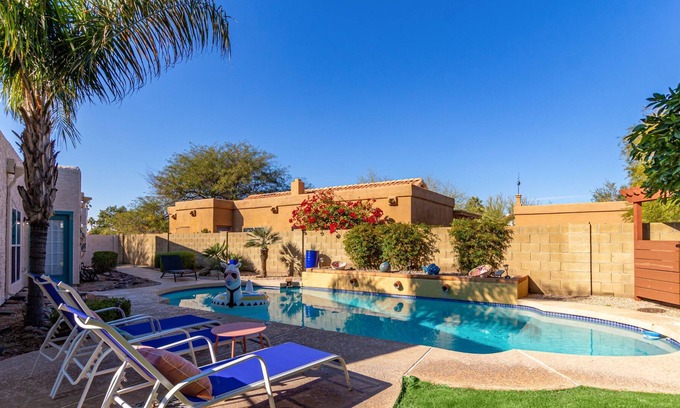 Santiago Casa | Vibrant & Cozy Hacienda Retreat|Pool|Sleeps 10