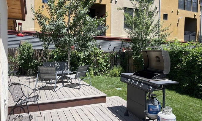 Martinez Park Casa | Vibrant Downtown Bungalow – Walk Everywhere!