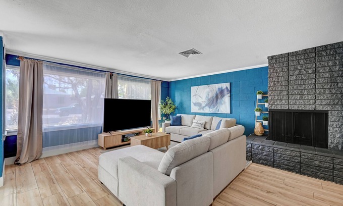 Henderson Casa | Vibrant Family Home With Pool