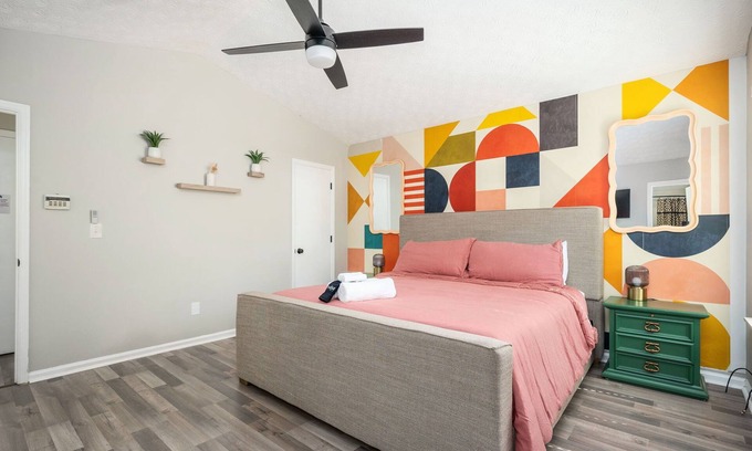 Decatur Casa | Vibrant Family Retreat~Sleeps 6~Games & Books