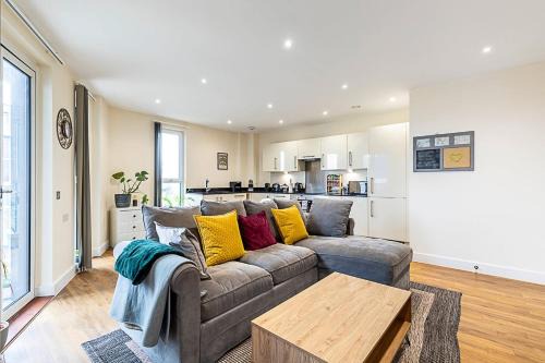 Alperton Apartamento | Vibrant London Canal Apartment