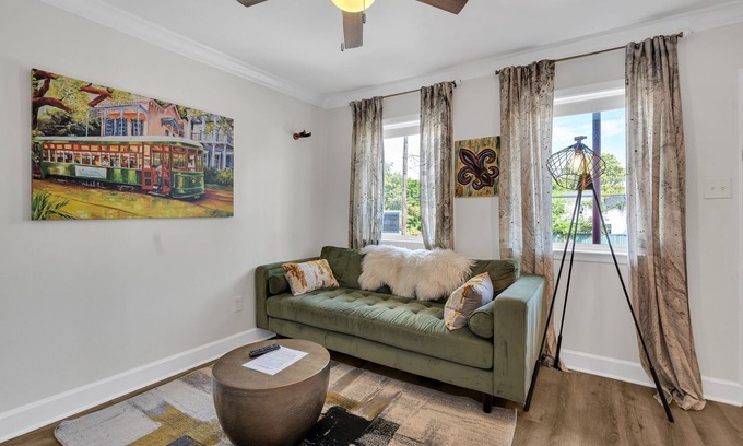 Faubourg Livaudais Apartamento | Vibrant New Orleans Apartment with Off-Street Parking Near Garden District