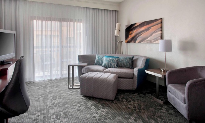 Middletown Hotel | Vibrant Nightlife at Amazing Middletown Hotel | 3 Rooms w/ Patio