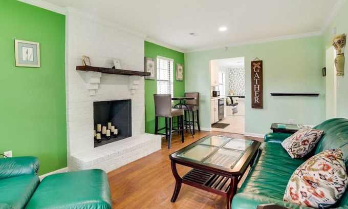 North Charleston Apartamento | Vibrant North Charleston Duplex Near Airport!
