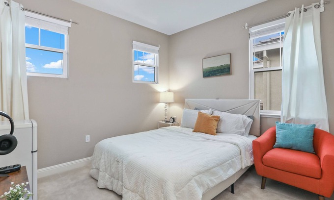 Pittsburg Casa | Exuberant LUXE 7-BR Placid Vibe w/ Free Parking