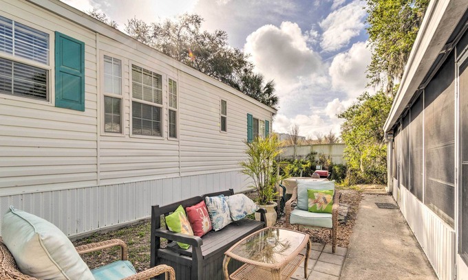 Braden River Cabaña | Vibrant & Pet-Friendly Oasis w/ Resort Perks!