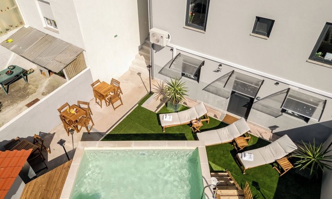 Sao Mamede de Infesta Apartamento | HostWise - Vibrant Urban Flat