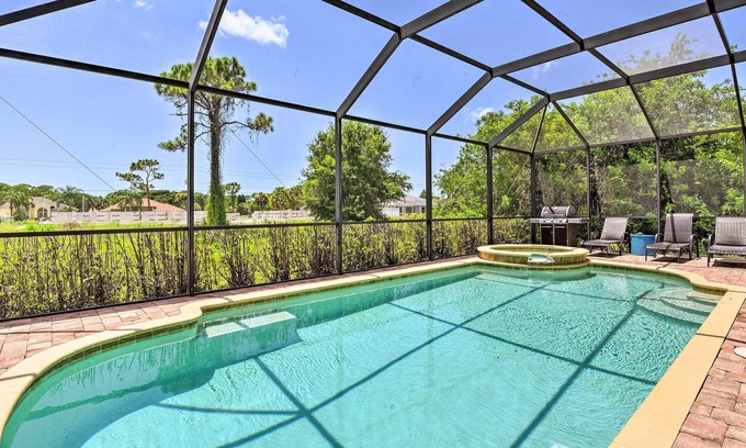Rotonda Lakes Casa | Vibrant Rotonda West Home w/ Lanai & Grill!