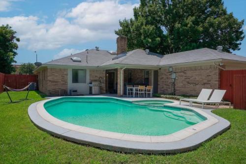 Richardson Casa | Vibrant Spacious Home w Private Pool and Jacuzzi