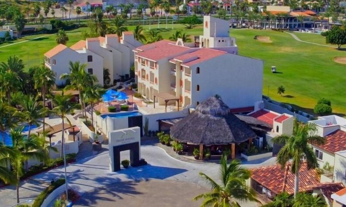 Campo de Golf Fonatur Hotel | Vibrant Suite Steps to Punta Sur Golf Course