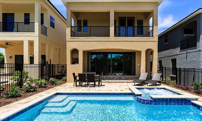 Reunion Casa | Vibrant Villa With Themed Games Room at Reunion