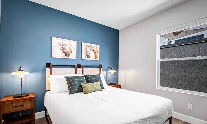 Vista Apartamento | Vibrant Vista Stay, Short Stroll To Downtown