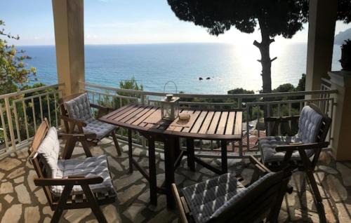 Sinarades Apartamento | Vicky's Panoramic View Apartments