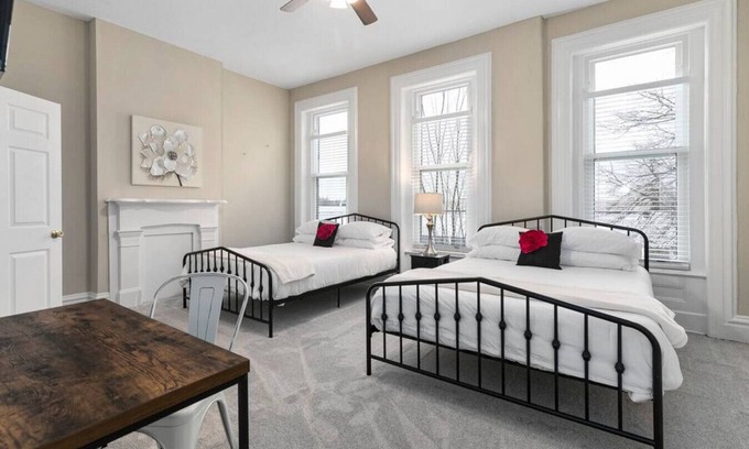 Benton Park Casa | Victor · Elegant 3 Story Historic Rmdl *Sleeps 18* - Pets
