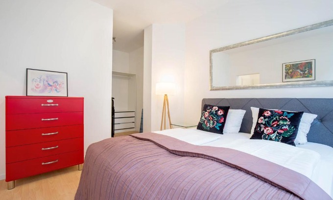 Dusseldorf Old Town Apartamento | Victoria Altstadt Suites