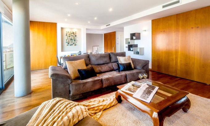 Provencals del Poblenou Apartamento | Victoria Diagonal Mar 2: Lujoso Apartamento Turístico Dúplex Cerca de la Playa