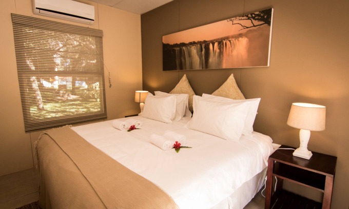 Livingstone Cabina | Victoria Falls Waterfront