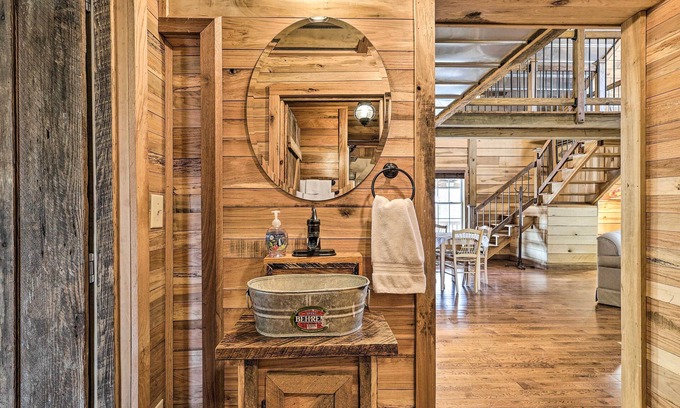 Vinemont Cabina | 'Victoria Farms' Vinemont Vacation Rental!