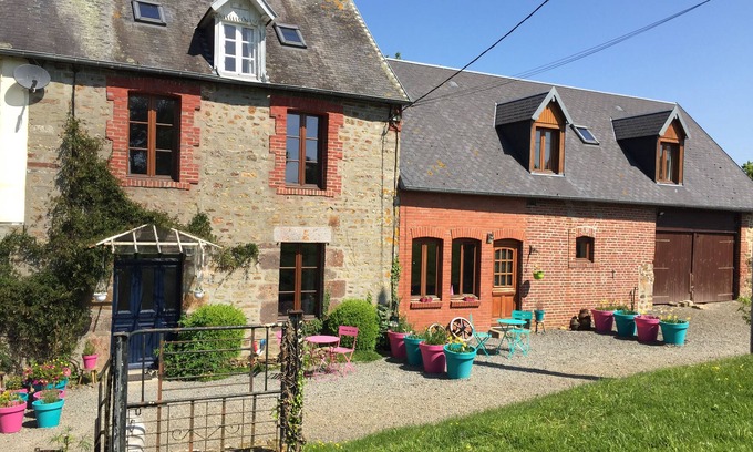 Percy-en-Normandie Casa | Casa rural Victoria ubicada en el centro de Normandía cerca de las playas del Día de Mont St Michel y D.