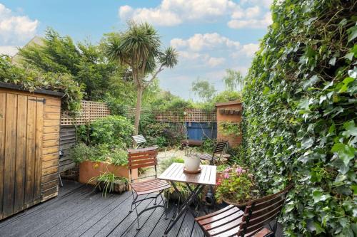 Victoria Casa | Victoria Park 2 Bedroom House w/Garden & Parking