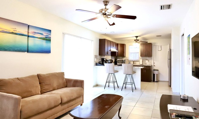 Poinciana Park Apartamento | Victoria's Den-Close to airport, Cruiseport, Whole Foods