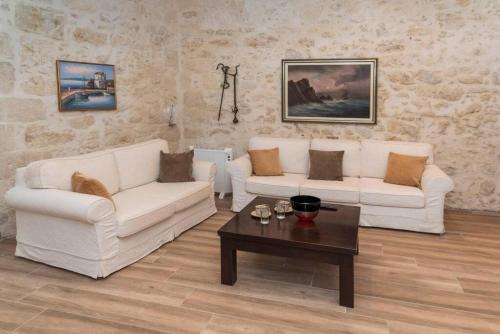 Roustika Casa | Victoria's House Roustika