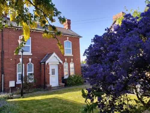 Deeside Casa | Victoria Villas