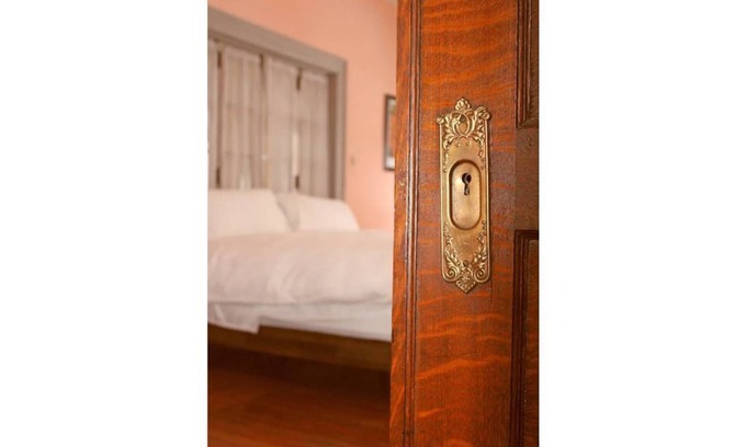 Bloomfield Casa | Victorian 1BR : King Bed : Fantastic Location