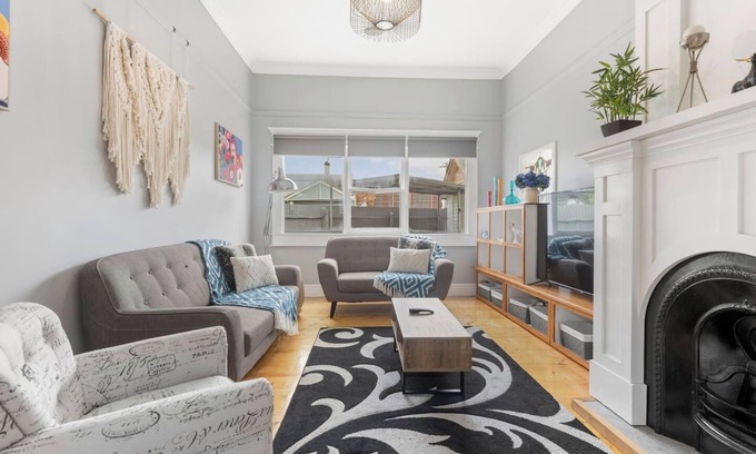 Ballarat Cabaña | Victorian Charm meets Modern Ease near Lake and CBD