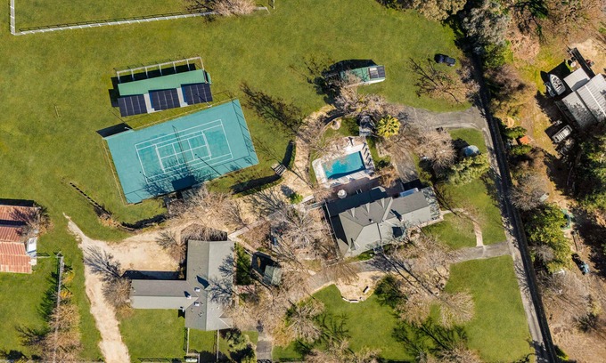 Paso Robles Casa | Victorian Manor In Wine Country + Pool, Spa, Firepit, Tennis Court | Sleeps 28