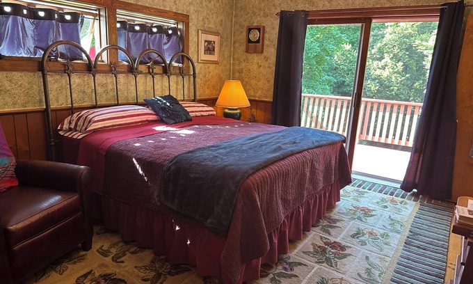 Manistee Casa | Victorian manor suites in Manistee, Michigan - Pet friendly, no fee.