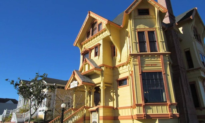 Downtown Casa | Victorian Mansion at Carter House Inns