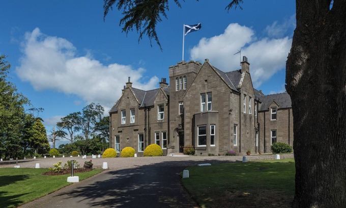 Carnoustie Casa | Mansión victoriana, completamente renovada, tiene capacidad para 24 huéspedes en 12 habitaciones con baño privado.